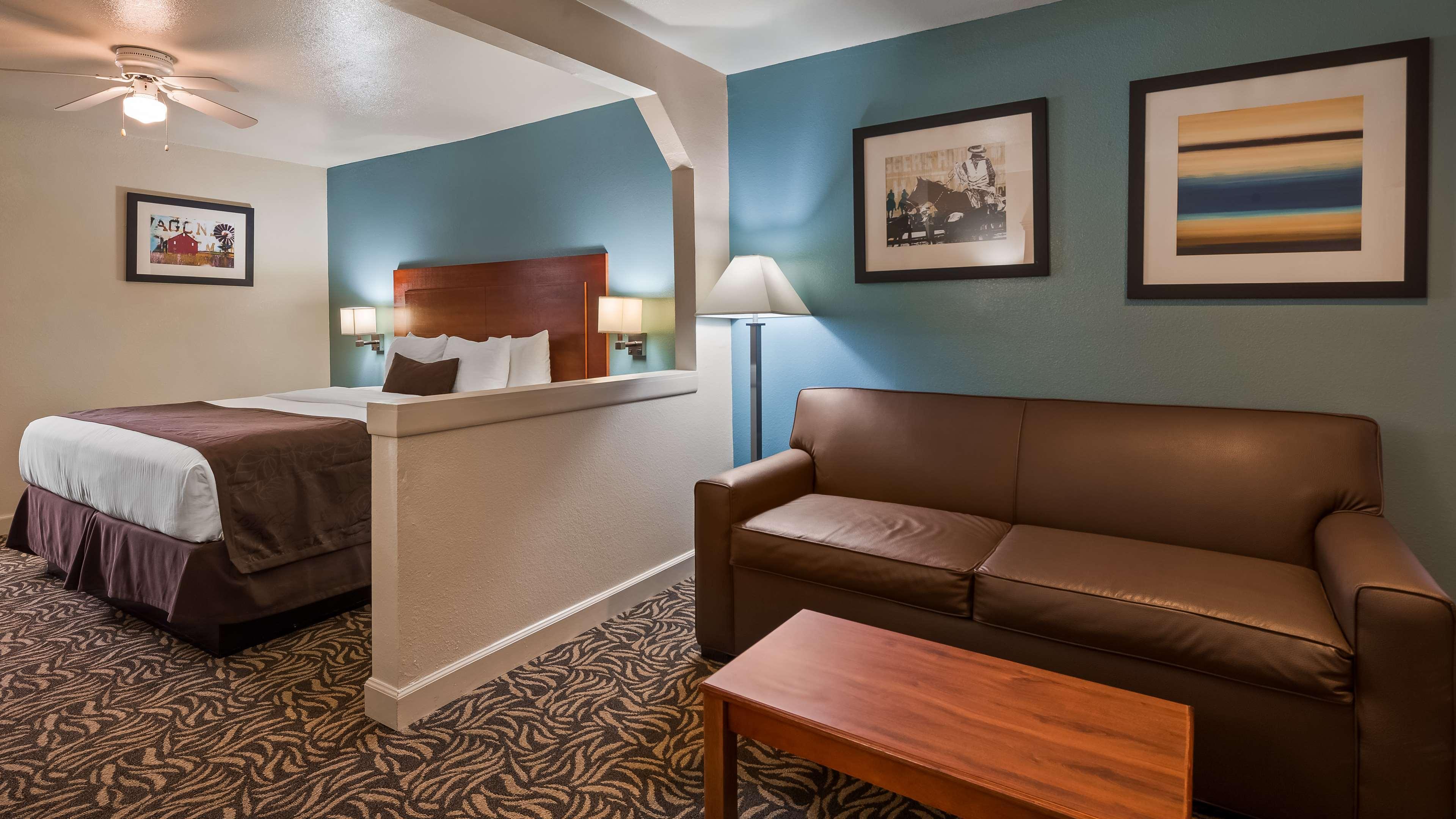 Best Western Regency Inn & Suites Gonzales Exterior photo