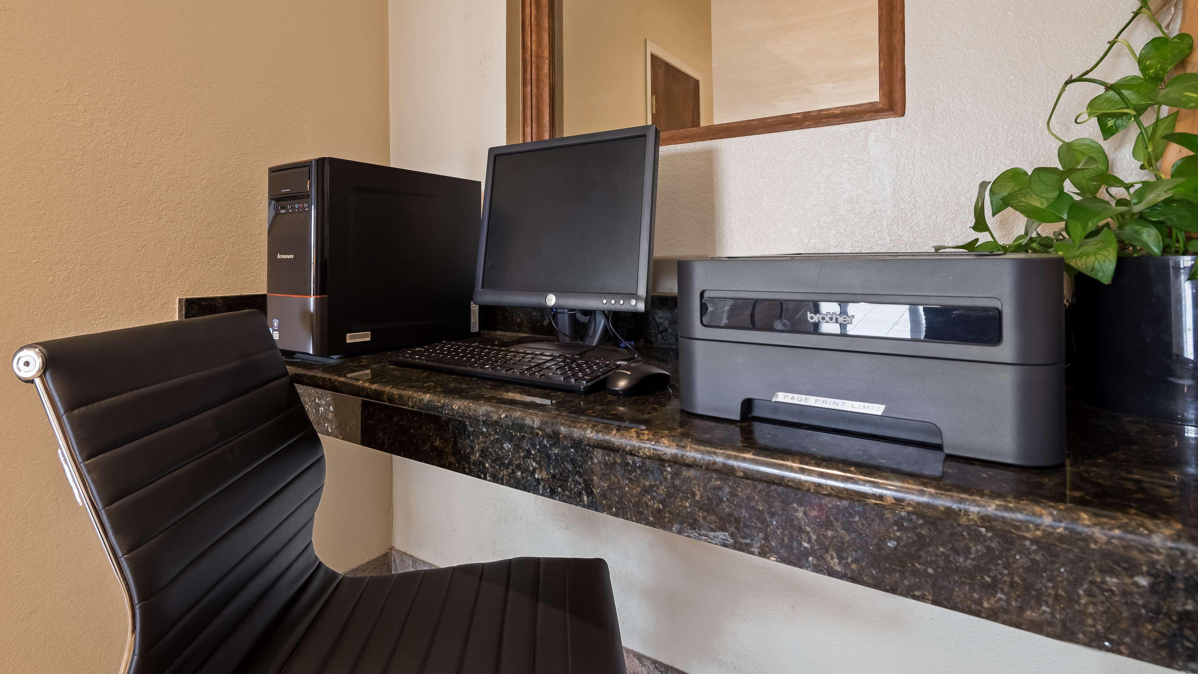 Best Western Regency Inn & Suites Gonzales Exterior photo
