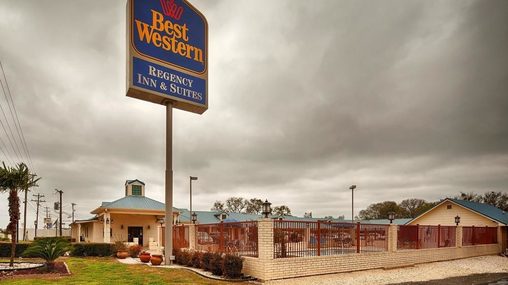 Best Western Regency Inn & Suites Gonzales Exterior photo
