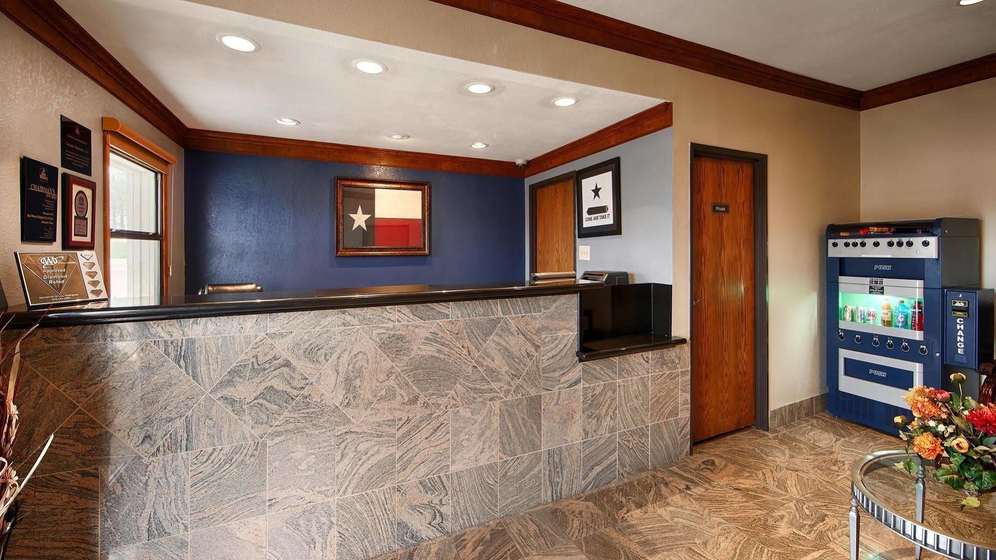 Best Western Regency Inn & Suites Gonzales Exterior photo