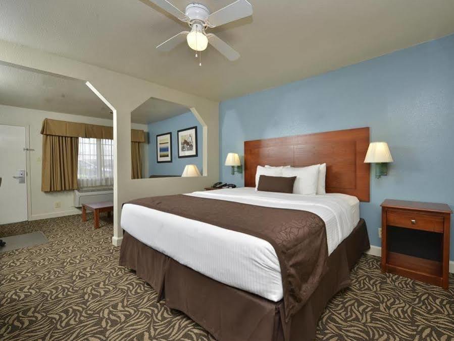 Best Western Regency Inn & Suites Gonzales Exterior photo